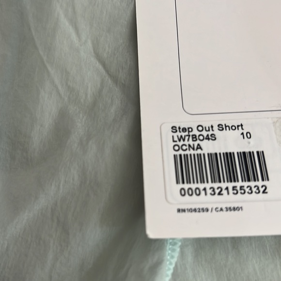 NWT Lululemon step out short - Picture 7 of 7